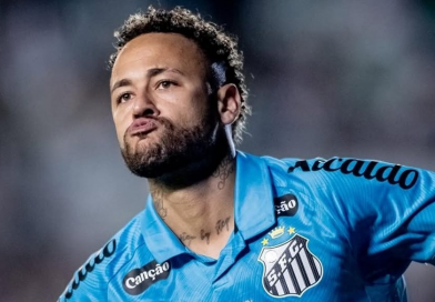 Camisa usada por Neymar em vitória sobre o Juventude entra para leilão