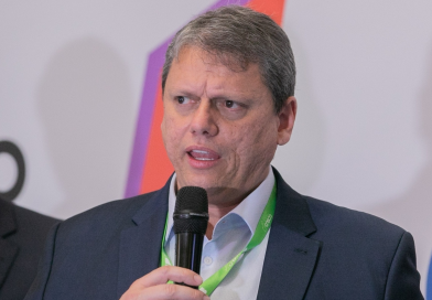 A dosimetria golpista como mecanismo de reorganização da extrema-direita com Tarcísio de Freitas