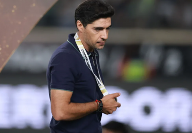 Abel esperou para renovar — e o momento ideal nunca chegou no ano conturbado do Palmeiras