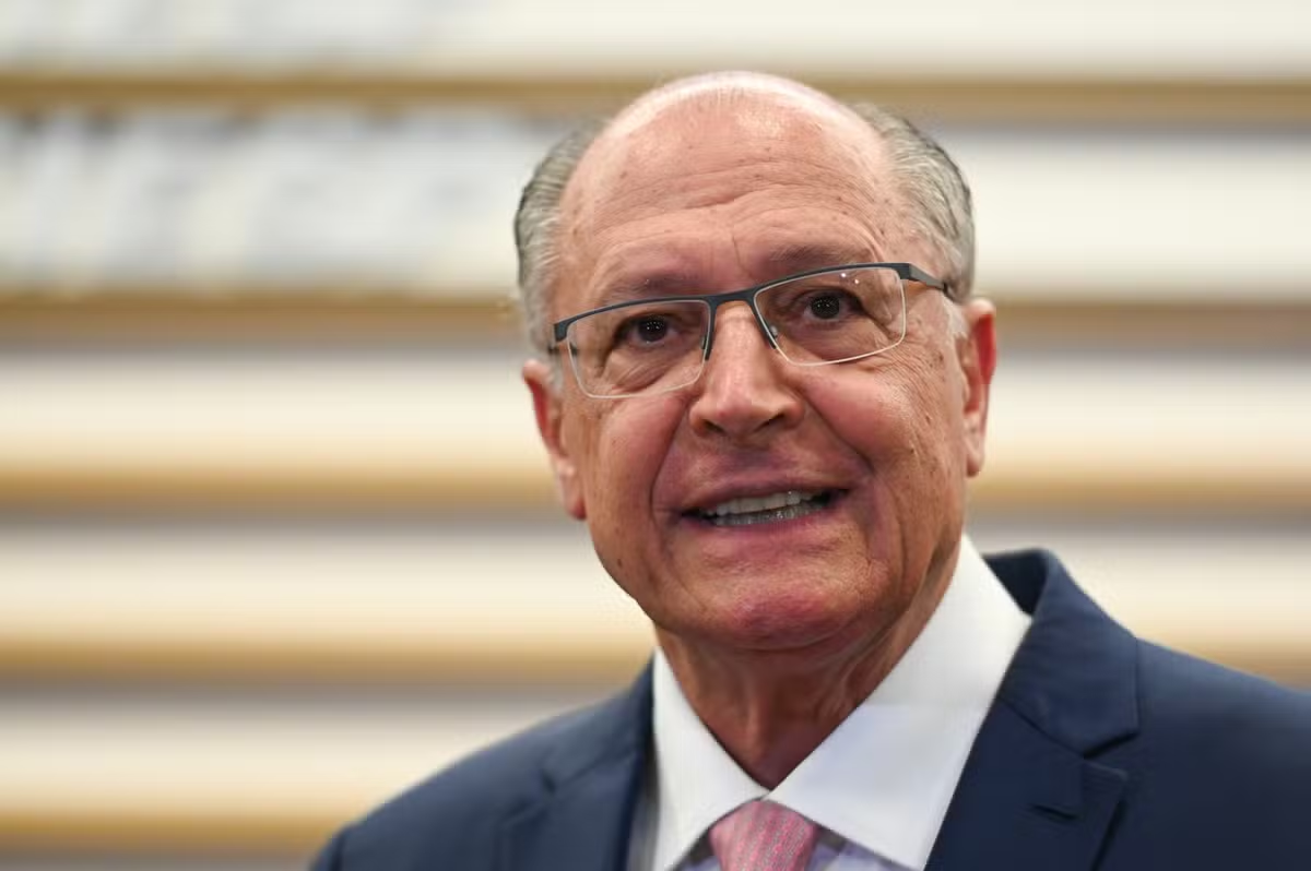 Geraldo Alckmin: Vice-presidente e Médico de Emergência Socorre Passageira em Voo