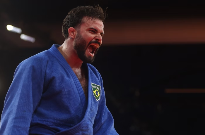 Técnico de Judoca Brasileiro Critica Arbitragem: ‘É Uma Vergonha!’