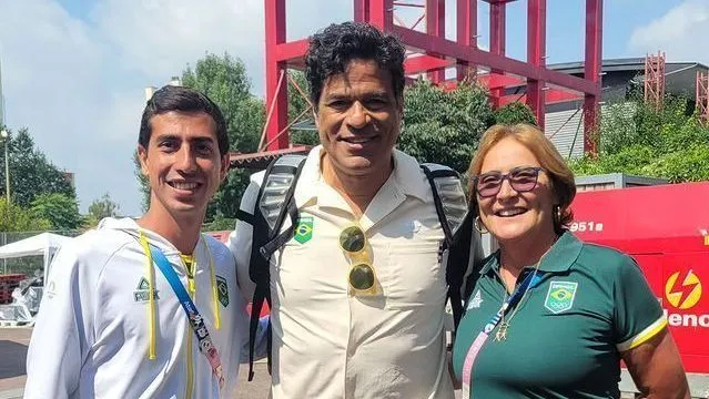 Medalhista Olímpico Caio Bonfim Encontra Raí nas Ruas de Paris e Registra Encontro