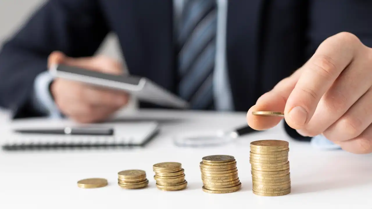 Juros Futuros Desabam em Linha com Treasuries e Refletem Menor Probabilidade de Alta da Selic