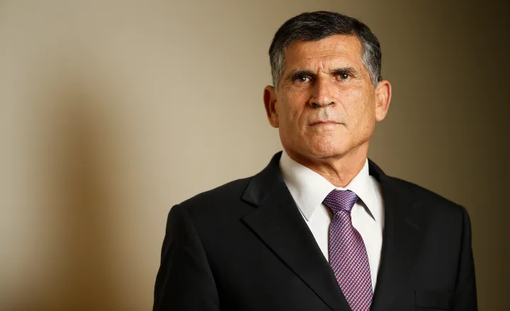 Santos Cruz Apoia Restrição a Militares Candidatos, Mas Defende Regras Semelhantes para Outras Carreiras
