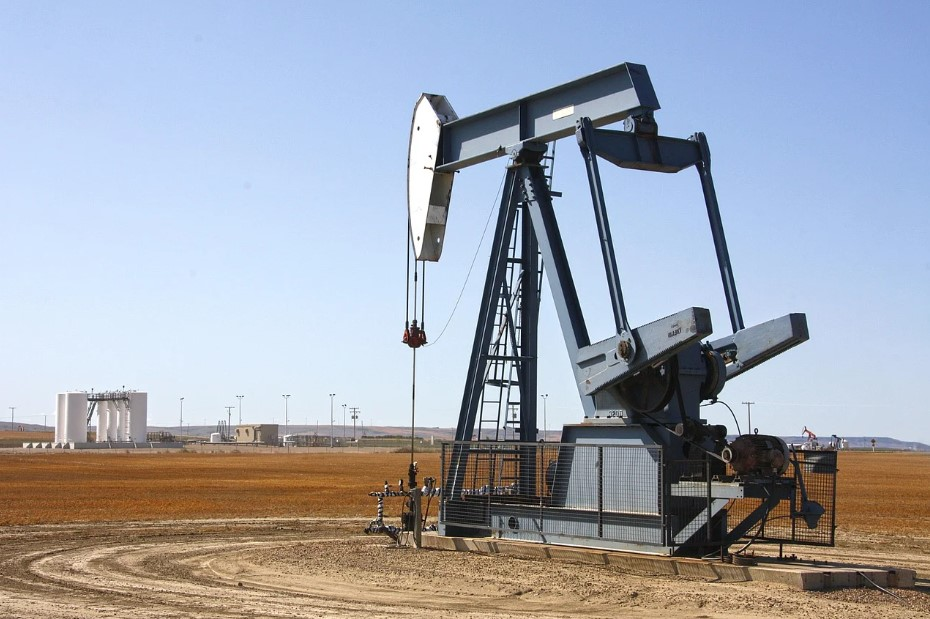 EUA Reduzem Expectativas para Preços do Petróleo Devido à Diminuição na Demanda Global