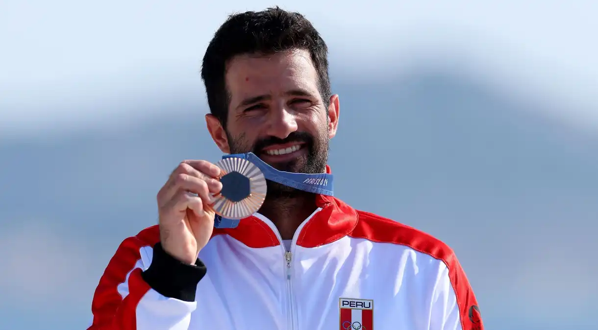 Peruano Conquista Medalha de Bronze na Vela e Quebra Jejum de 32 Anos Sem Medalhas