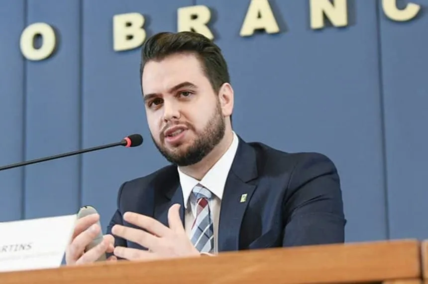 Moraes Defende Prisão de Ex-Assessor de Bolsonaro como Razoável, Adequada e Proporcional