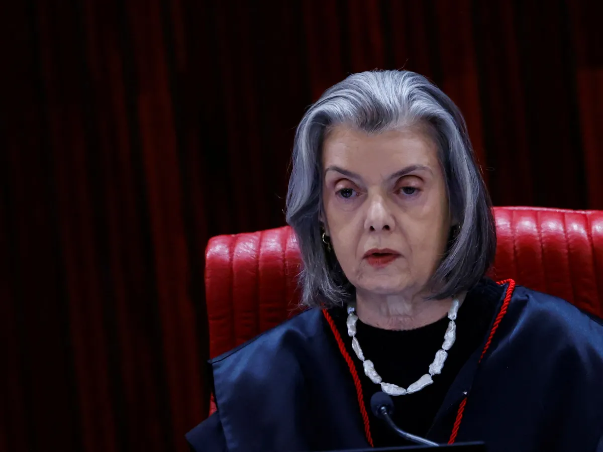 Cármen Lúcia Louva Alexandre de Moraes e Enfatiza Seu Papel Vital nas Eleições