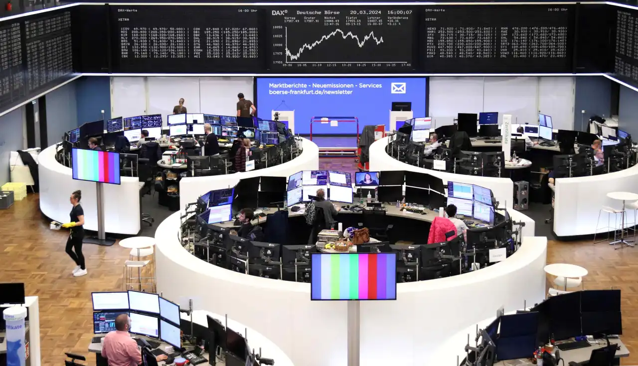 Mercados Europeus Caem Mais de 1% em Meio a Expectativas sobre Políticas Monetárias