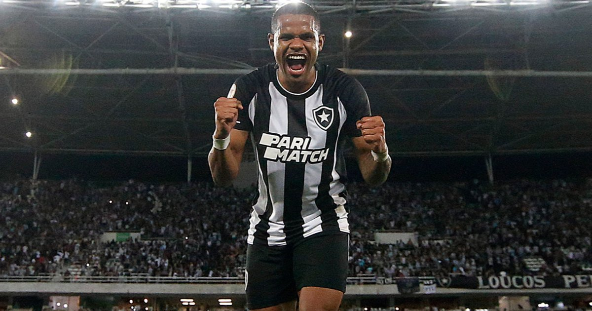 Retorno Antecipado ao Botafogo é Celebrado por Júnior Santos
