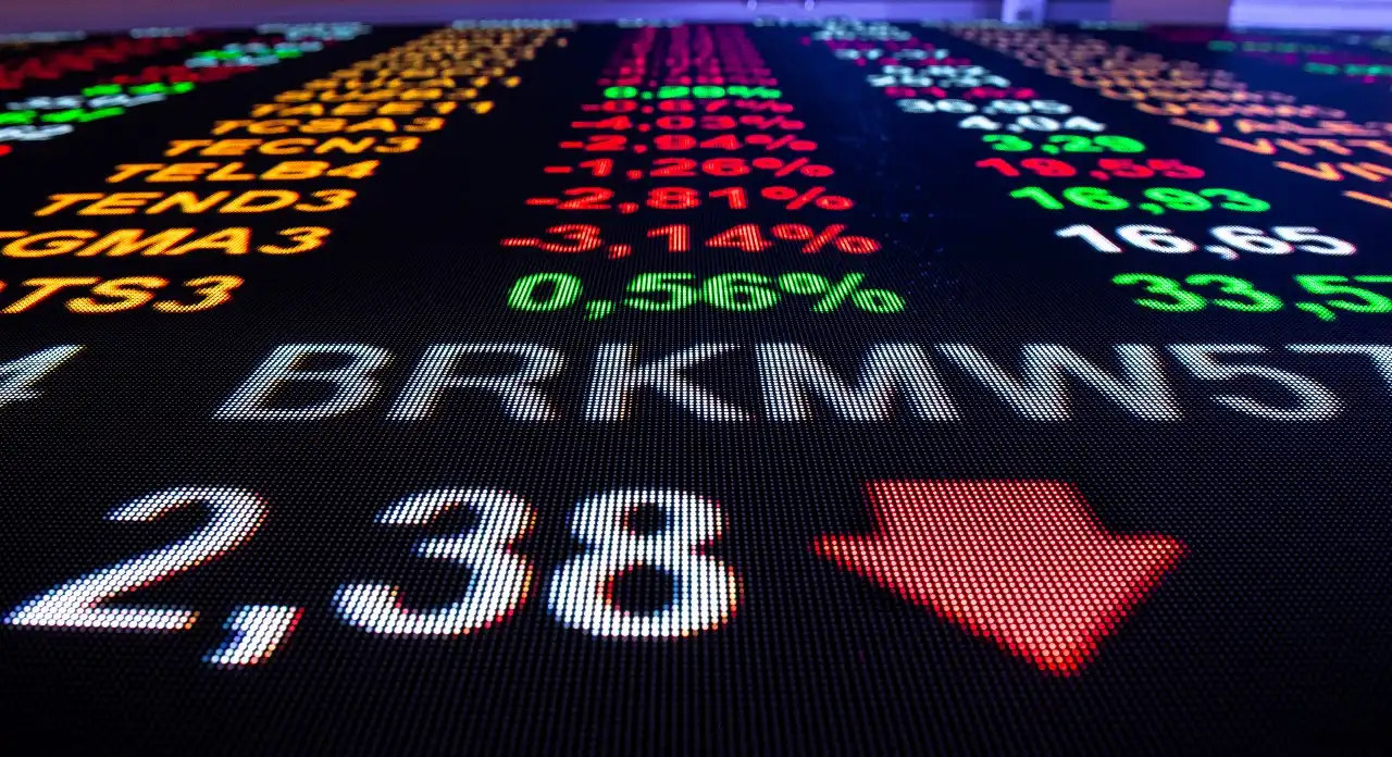 Subida no Dólar e Ibovespa Após Melhoria na Avaliação de Crédito do Brasil