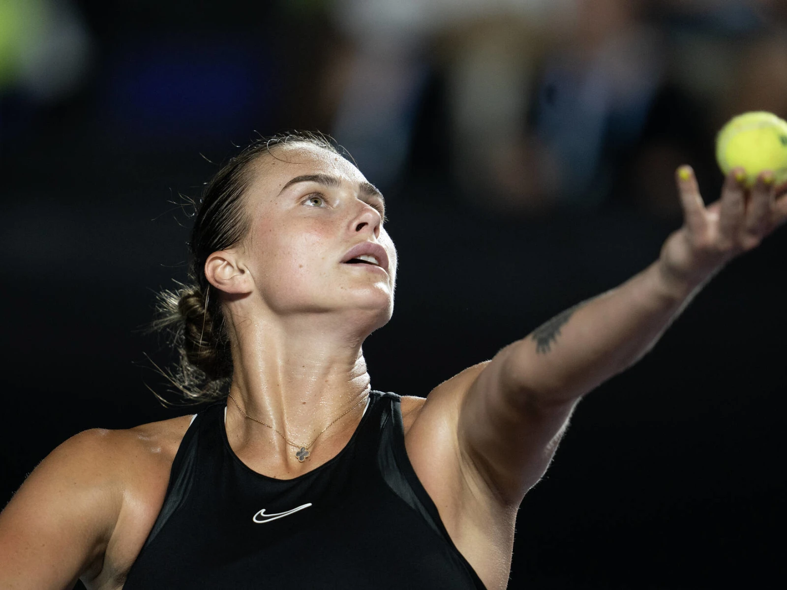 Mundo do Tênis: Sabalenka Finaliza o Ano como Número 1 Após Derrota de Swiatek