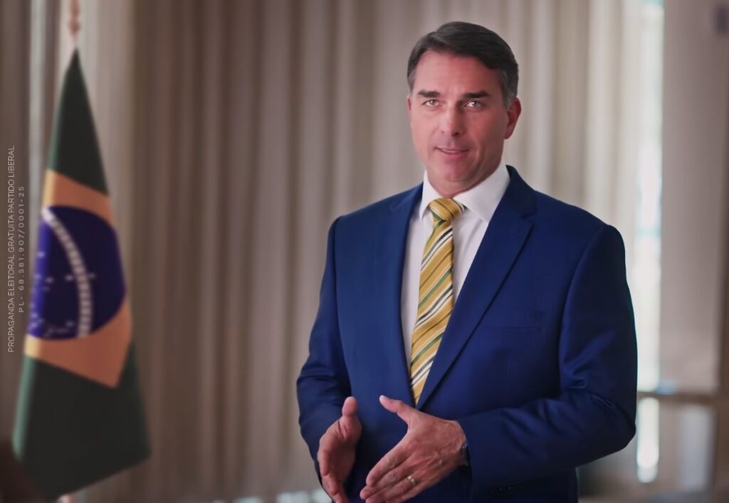 Flávio Bolsonaro entra na reta final da campanha com foco na região Sudeste