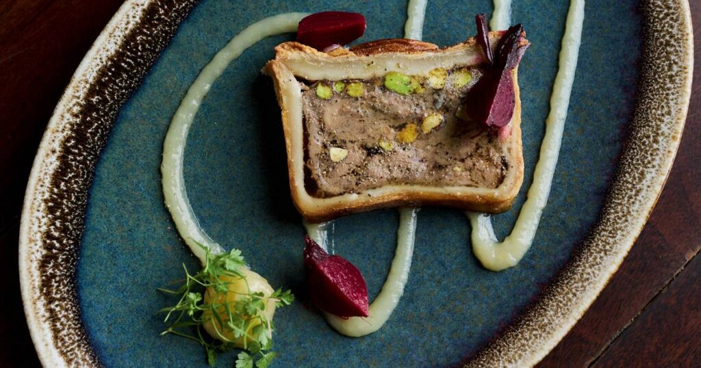 Com sabor de casa: chef Pierre Cozan retorna ao Brasil e assume gastronomia de hotel em Santa Teresa