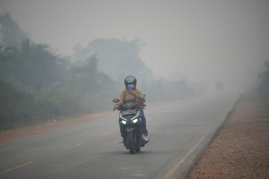 Fumaça de incêndios florestais da Indonésia atinge ao menos 4 países