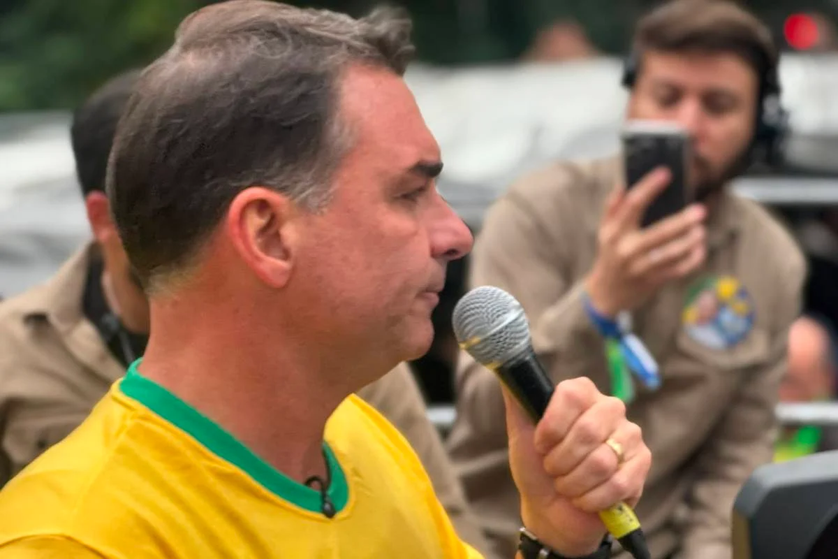 “SC não é um estado de fascistas”, diz Flávio Bolsonaro em Joinville