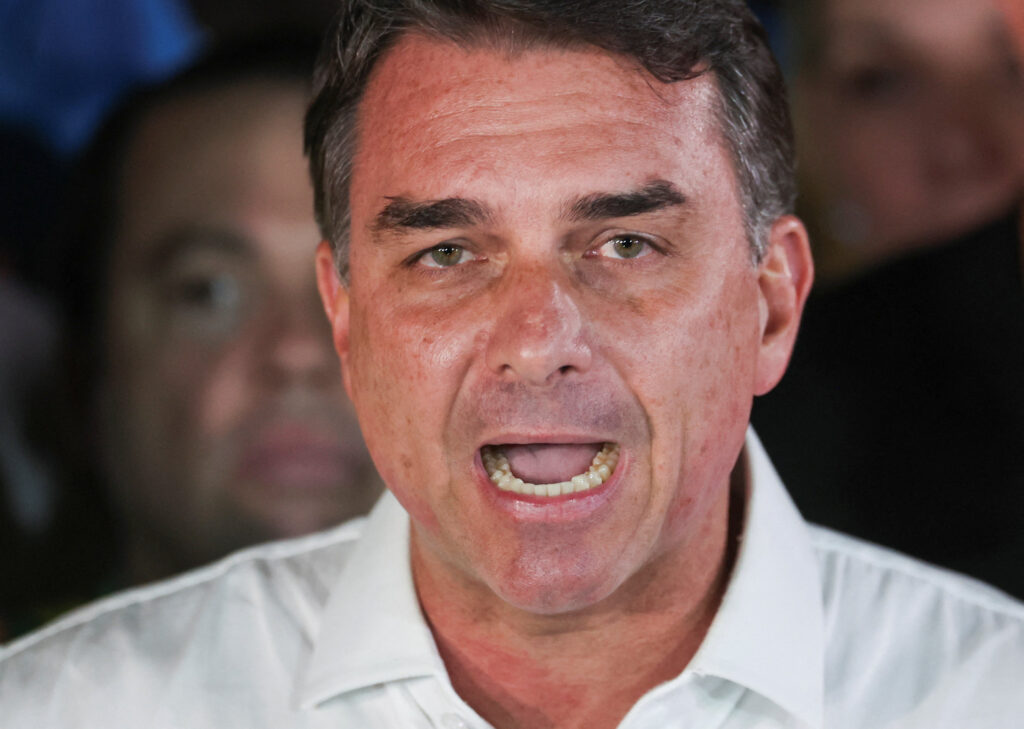 Os efeitos do movimento de Flávio para a relação do Brasil com EUA e Argentina