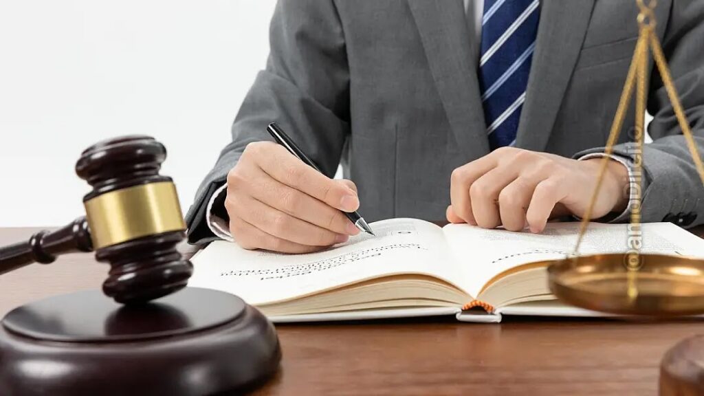 Advogado indenizará cliente por reter valor de acordo por mais de dois anos