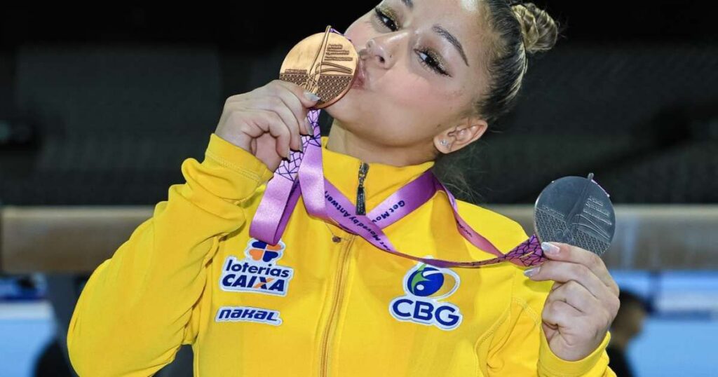 Flávia Saraiva brilha na trave e conquista medalha para o Brasil no Mundial