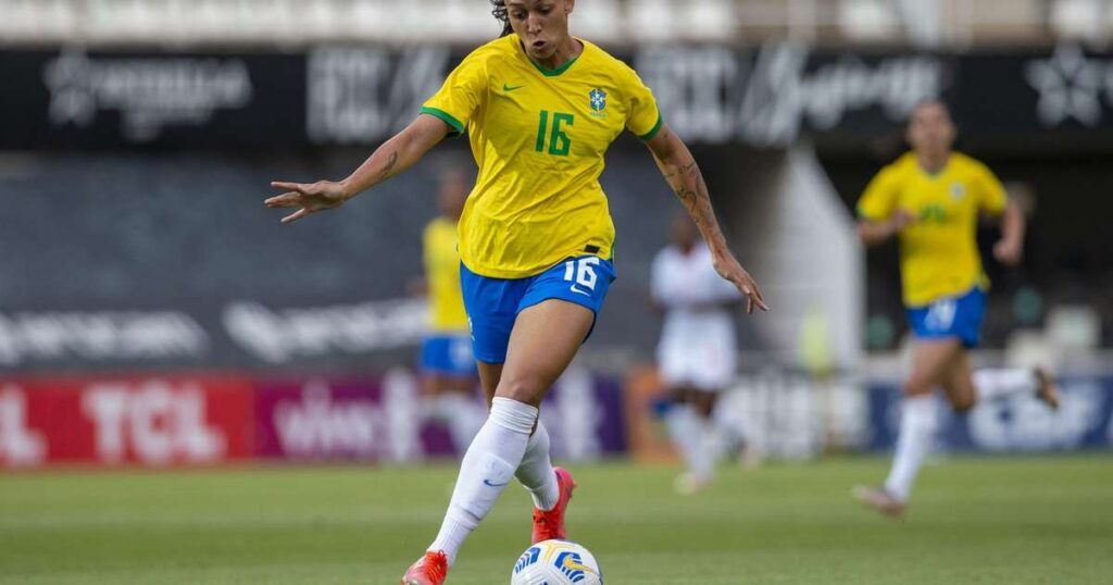 "Acho que faltou efetividade": comenta Bia Zaneratto após empate da Seleção Feminina com uma a mais