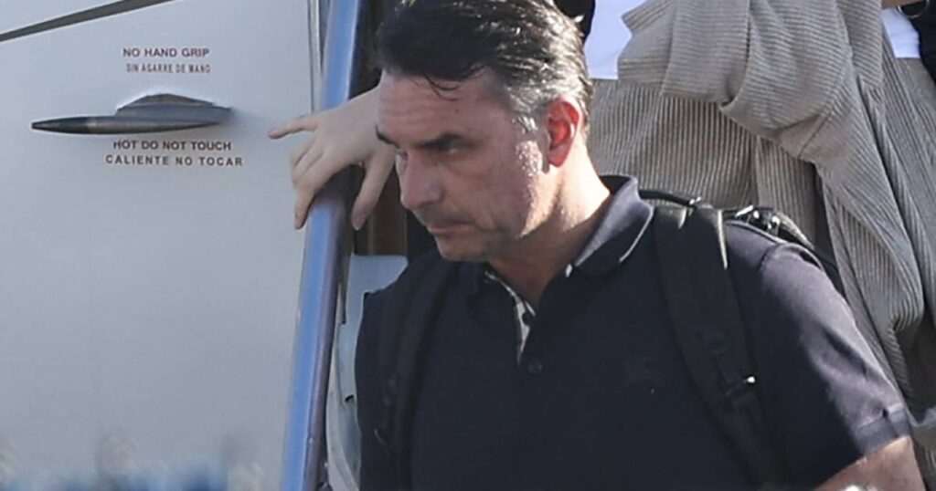 Entenda o que acontece com os inquéritos de Flávio no STF após fuga para os EUA