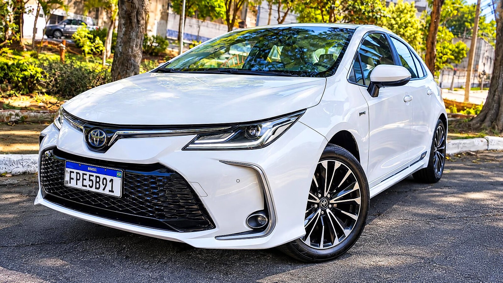 Depois de mudar a produção de Indaiatuba para Sorocaba, Toyota normaliza a oferta do Corolla e volta a vender todas as versões no Brasil