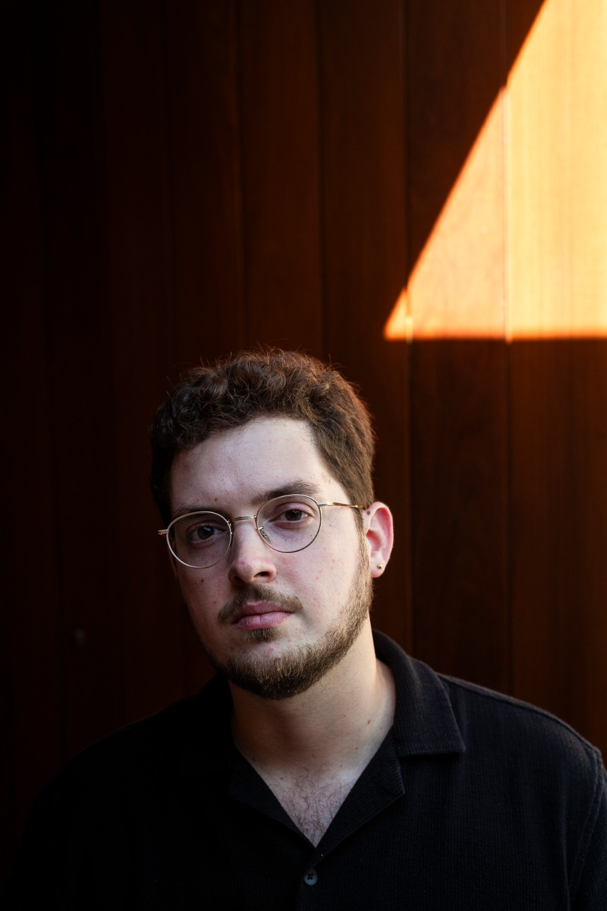 ‘No Brasil, a gente briga, mas se ama’: jornalista traz em livro um relato sobre família, pobreza, sexualidade e vergonha