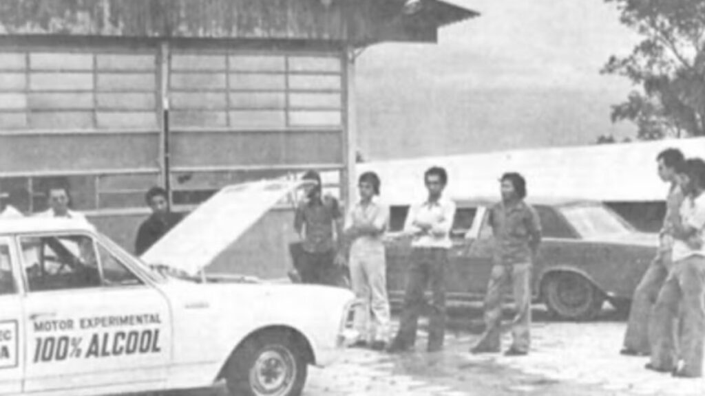 Primeiro carro 100% a álcool no Brasil foi criado por estudantes