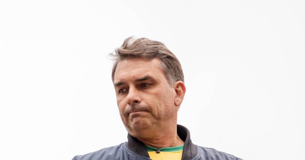 Flávio volta a reduto bolsonarista após julgamento do STF e semana dedicada ao Nordeste