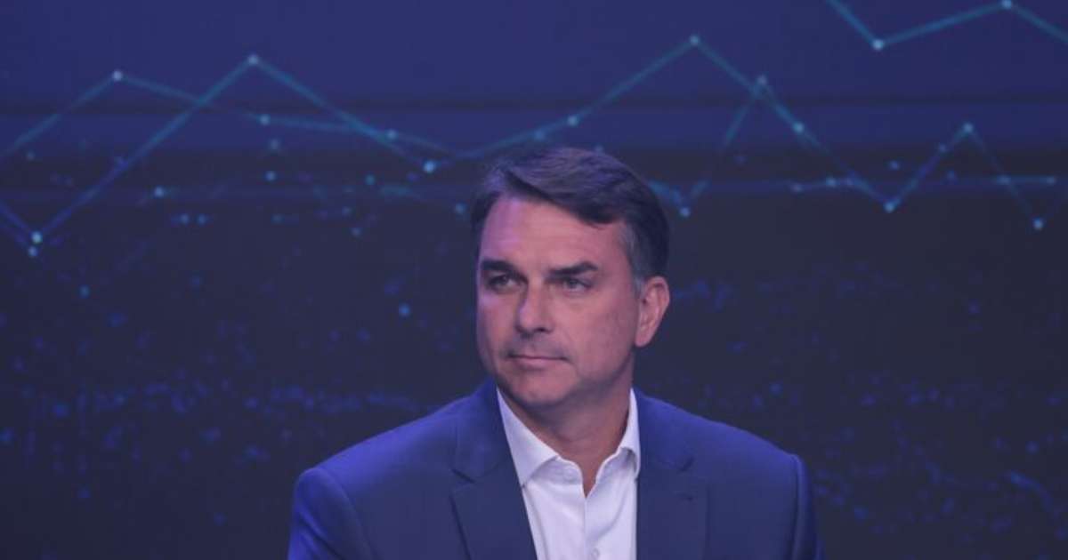 Flávio Bolsonaro apaga posts em que criticava Bolsa Família e chamava benefício de ‘bolsa-farelo’