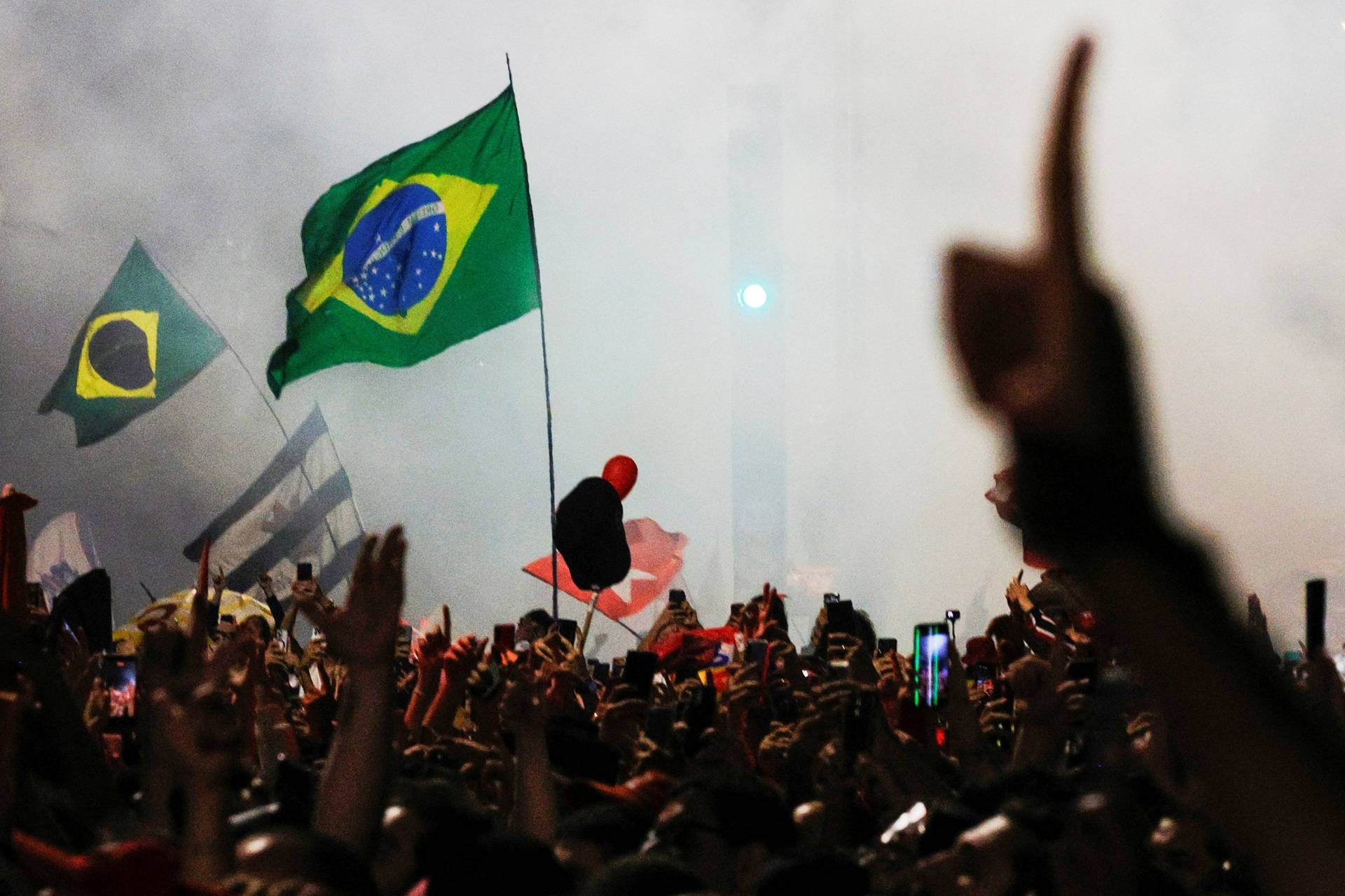 Da direita à esquerda, como a eleição do Brasil pode influenciar a política no mundo