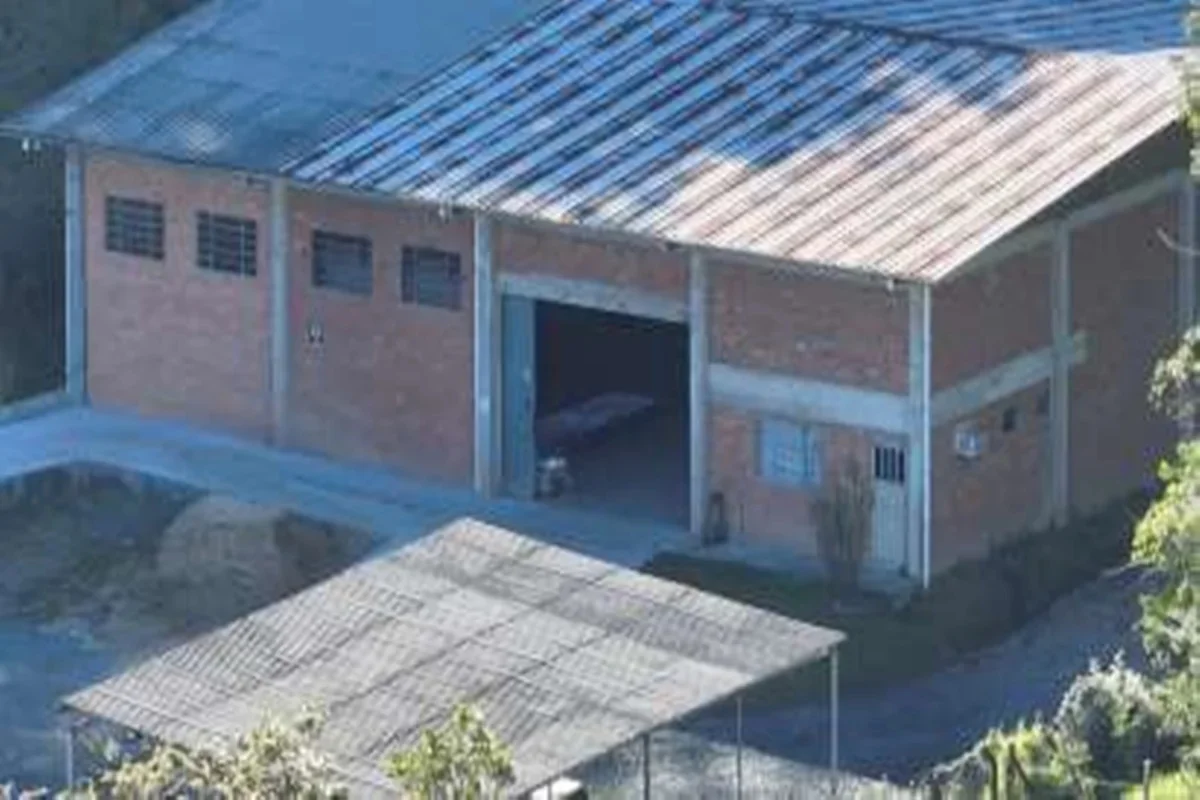 Britânico procurado pela Interpol é preso por comandar “bunker do pó”