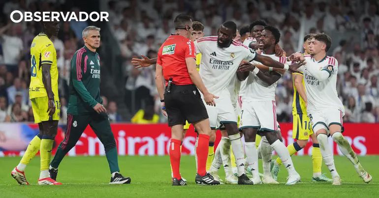 Mourinho andou a correr pelo campo mas teve tudo menos festa