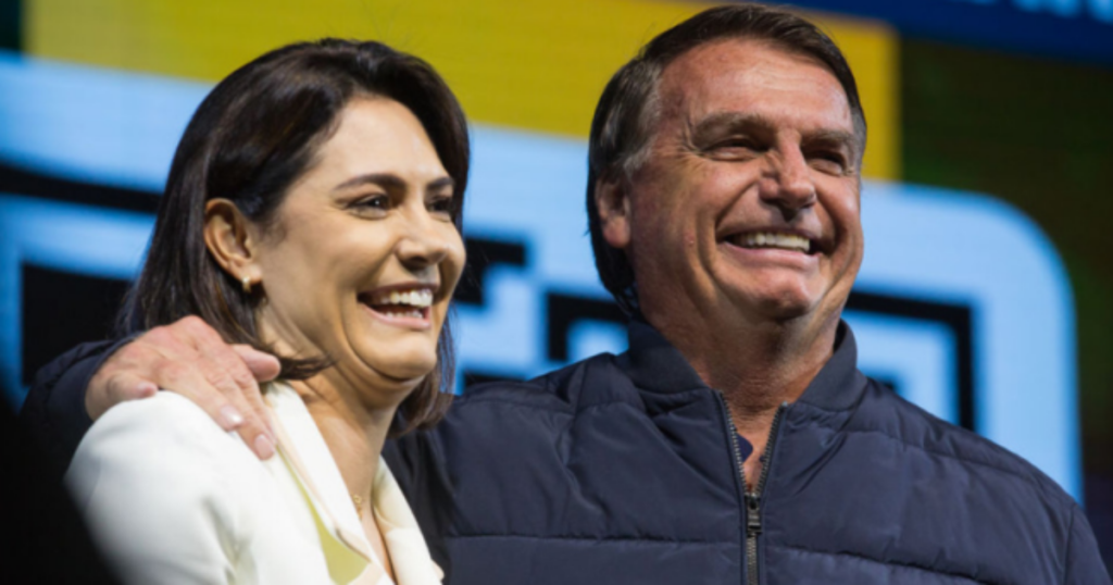 Michelle não contesta urnas e manda recado de Jair Bolsonaro: ''Meu marido ressalta que é momento de união'