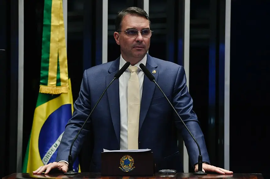 “Outro golpe de Estado”: Guardian alerta para plano de Flávio no Brasil