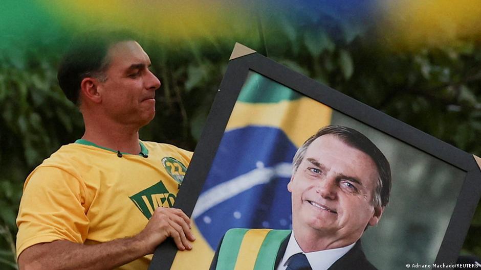 Por que as pesquisas subestimaram Flávio Bolsonaro