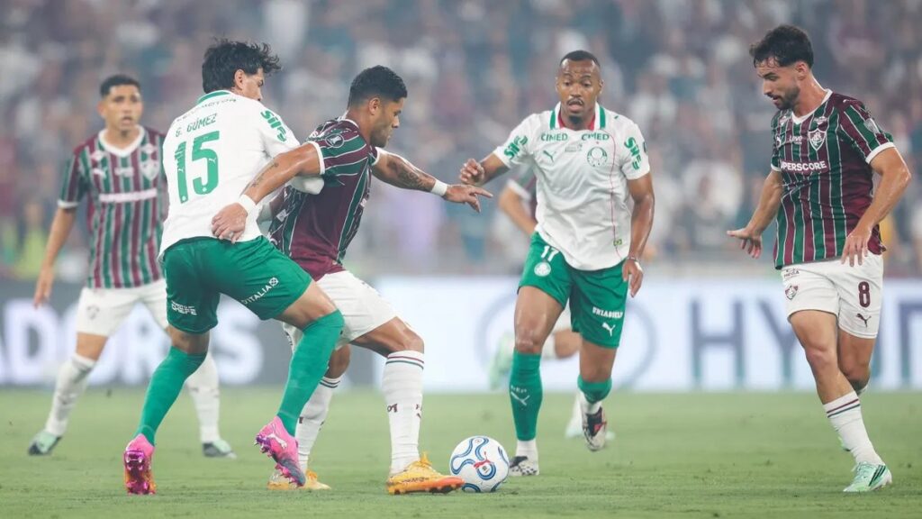 Mercado Livre leva 22 idosos ao campo com Fluminense e Palmeiras
