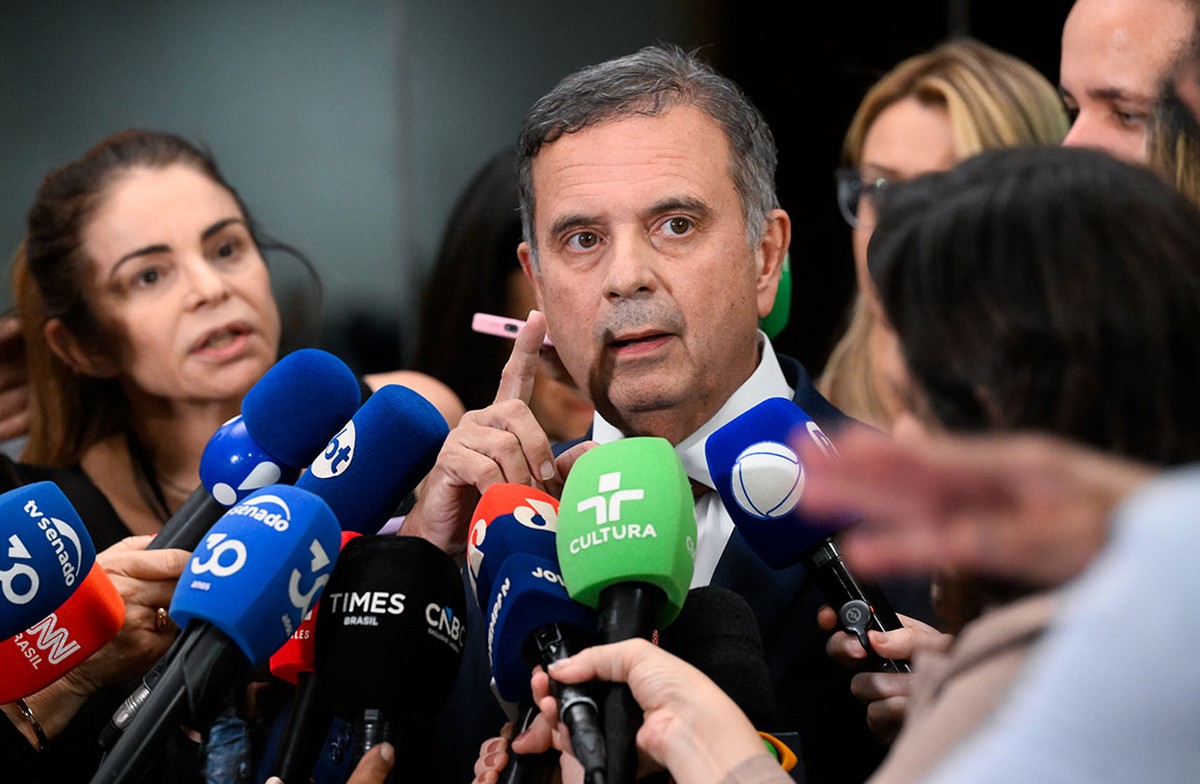 Aliados rejeitam tom golpista de carta de Flávio