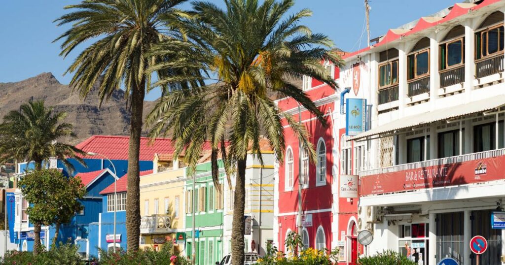 Os 10 destinos turísticos com maior queda de preço para 2027